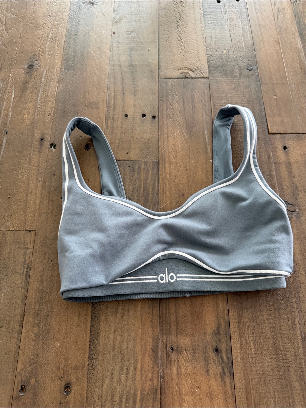 ALO Yoga Light Grey Heartthrob bra with White Trim